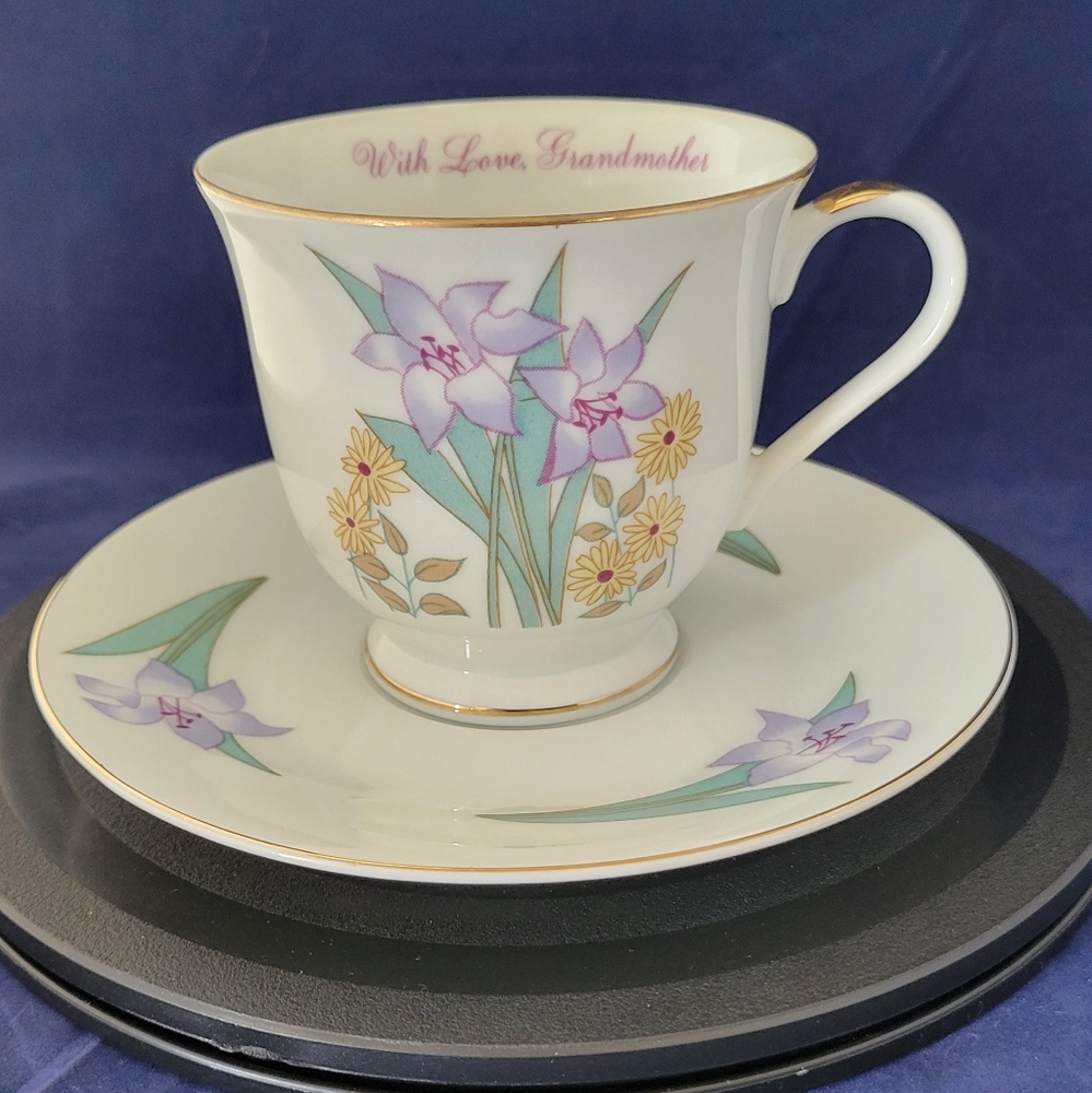 Vintage Tea Cup and Saucer Grandmother by Russ 4971 Berrie Purple Lily Love EXC